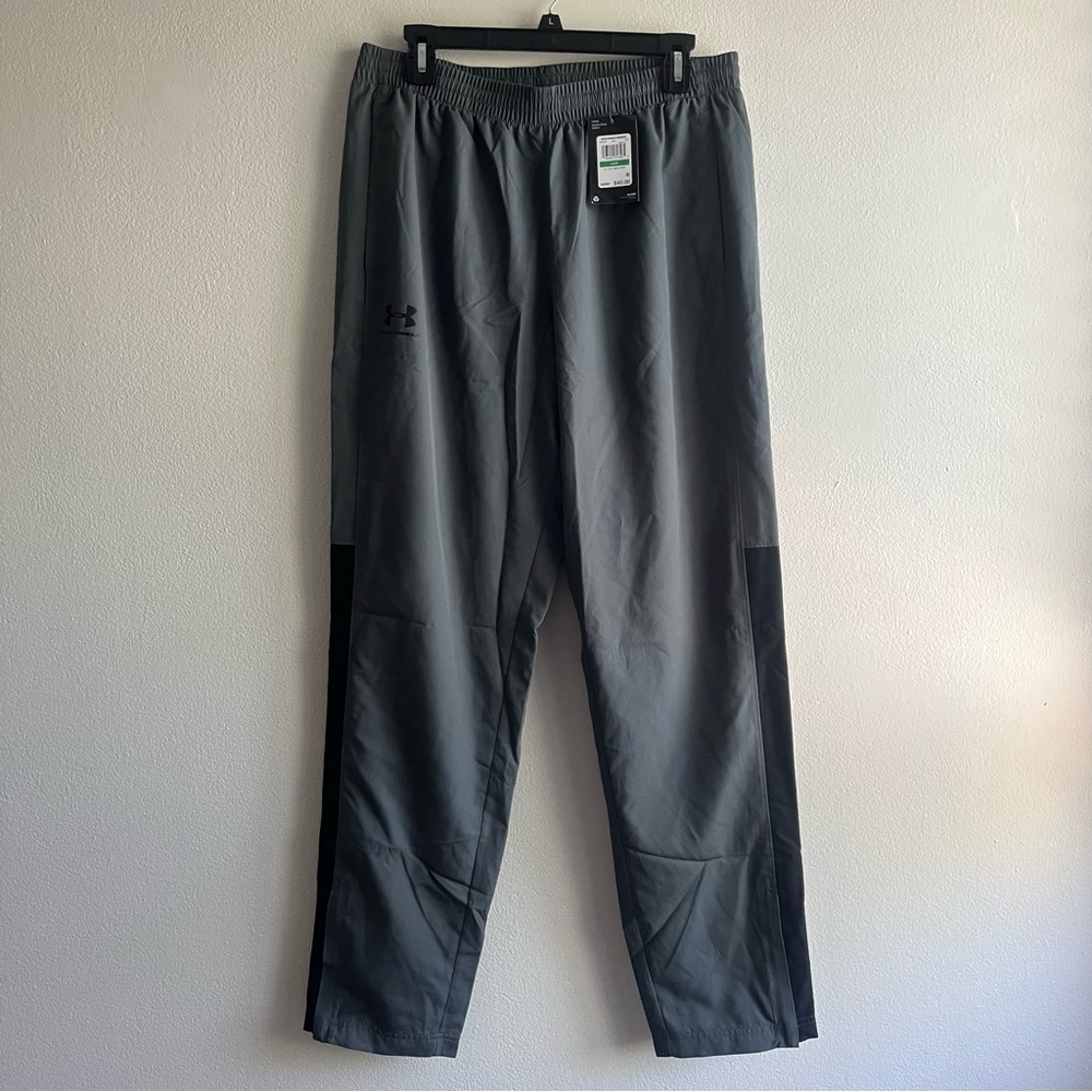 Under Armour NWT NEW Gray & Black Athletic Pants